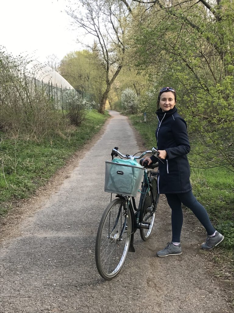 Step in Warsaw - City guide to Warsaw. A forest bike route along the Vistula river. I always tell my tourists about this extraordinary place. A piece of nature in the middle of the European capital city. Warsaw, 07.04.2019.