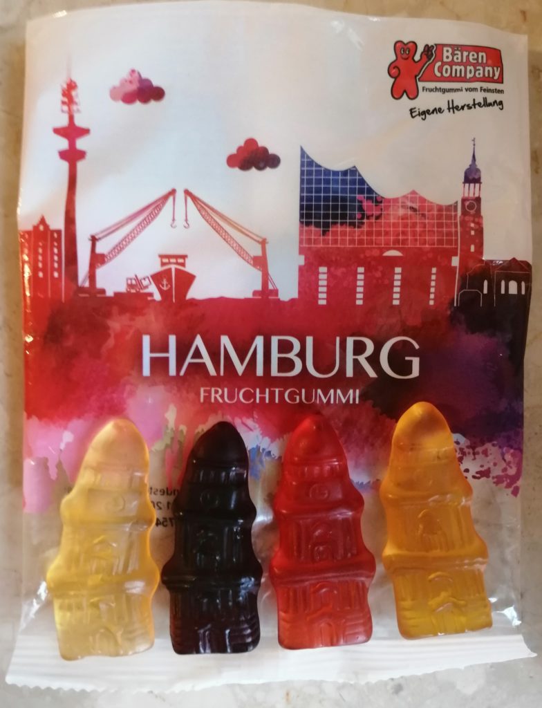 Step in Warsaw - City guide to Warsaw. A sweet thanks from my group from Germany, from Hamburg after the tour: "On the footsteps of communist Warsaw". Thank you and see you next time! Gummy candies in the shape of the St. Michael's Church in Hamburg:). Warsaw, 23.08.2019.