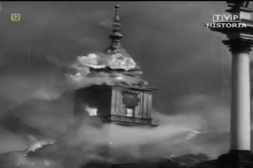 Step in Warsaw - City guide to Warsaw. The burning Royal Castle in Warsaw on 17.09.1939. Source: "The Last Correspondent. The Siege of Warsaw 1939" - the movie by Eugeniusz Starky. https://www.cda.pl/video/1553224c7.